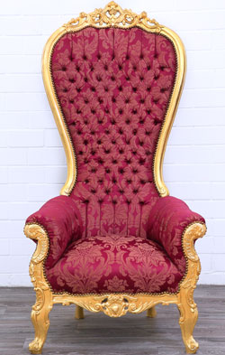 Riesiger Sessel mit roter Barockstilpolsterung